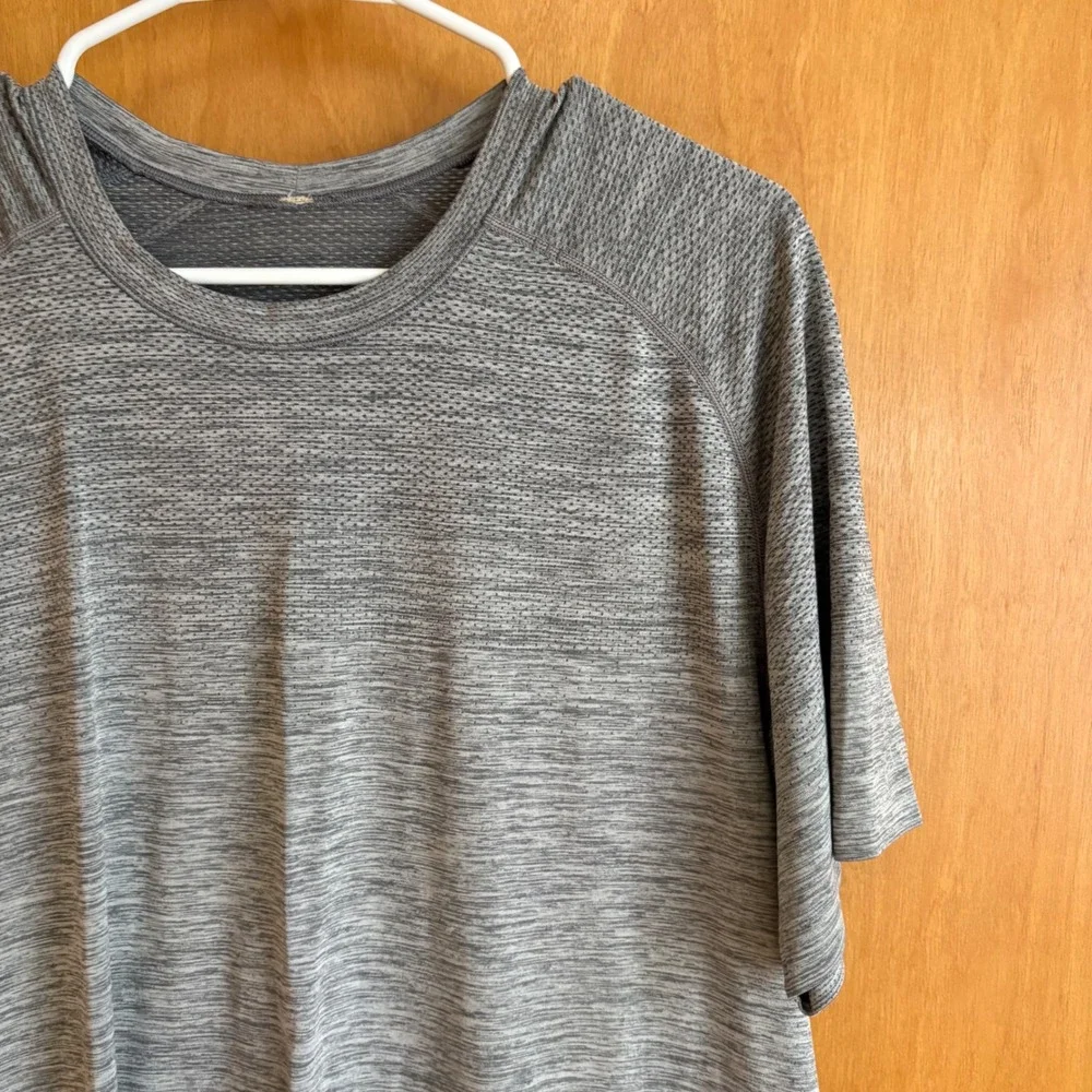 Lululemon Metal Vent Tech Shirt‎ Mens XL Gray Short Sleeve Athletic Tee